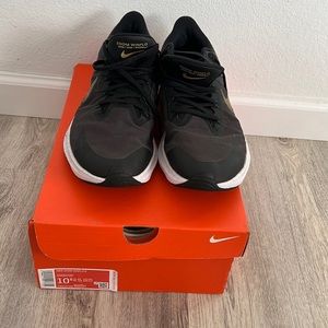 Nike mens zoom winflo 8 10.5